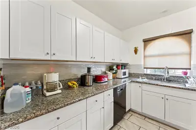 1419 Santa Margarita Street D Kitchen