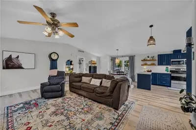1640 North Woodchips Road Living Room