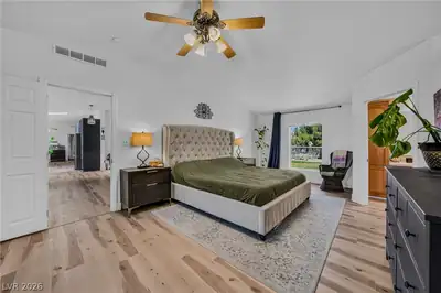 1640 North Woodchips Road Primary Bedroom