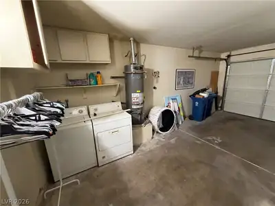 3004 Ocean View Drive, Las Vegas, NV 89117 Garage