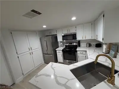 3004 Ocean View Drive, Las Vegas, NV 89117 Kitchen