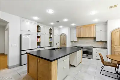 9404 Forest Edge Avenue, Las Vegas, NV 89149 Kitchen