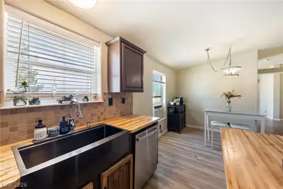 2600 West Gamebird Road Kitchen
