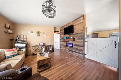 2600 West Gamebird Road Living Room
