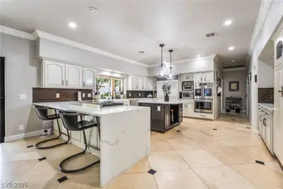 7525 Eldora Avenue, Las Vegas, NV 89117 Kitchen