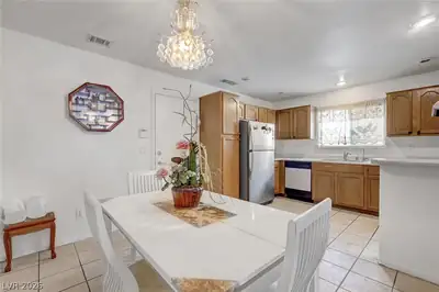 6086 Sunken River Trail, Las Vegas, NV 89118 Kitchen