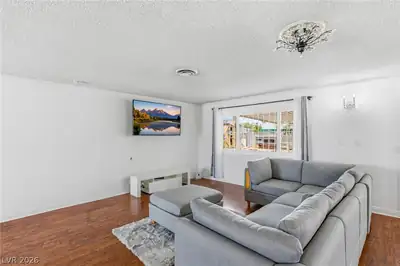 3948 Oakhill Avenue, Las Vegas, NV 89121 Living Room