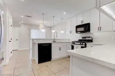 2914 Cedar Avenue, Las Vegas, NV 89101 Kitchen