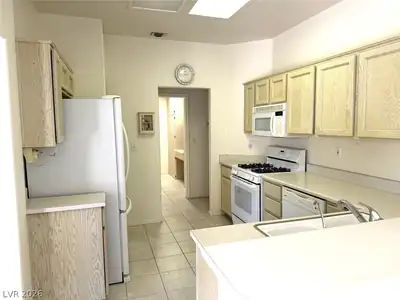 2617 Settlers Bay Lane, Las Vegas, NV 89134 Kitchen