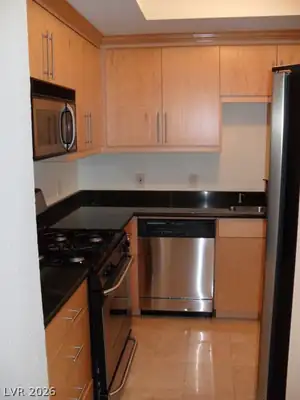 270 FLAMINGO Road 130 Kitchen
