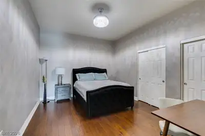 150 Las Vegas Boulevard 807 Bedroom