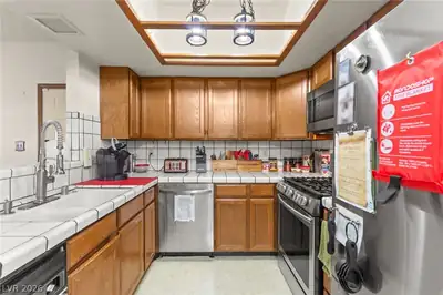 1400 Santa Margarita Street H Kitchen