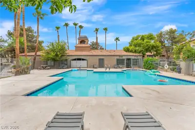 220 Mission Newport Lane 204 Pool