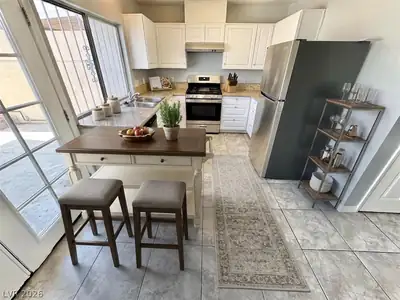 3911 Hartford Place, Las Vegas, NV 89102 Kitchen