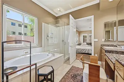 2753 Vikings Cove Lane, Las Vegas, NV 89117 Primary Bathroom