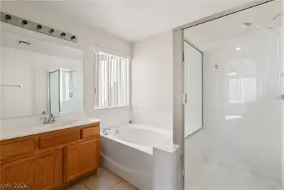 9477 Havasu Canyon Avenue, Las Vegas, NV 89166 Primary Bathroom