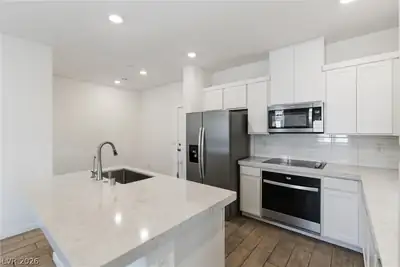 222 Krameria Avenue, Henderson, NV 89011 Kitchen