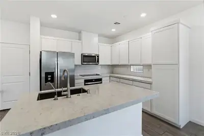 222 Krameria Avenue, Henderson, NV 89011 Kitchen