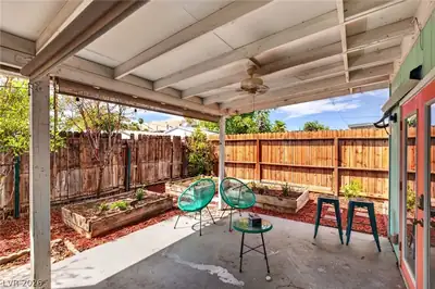 1305 Phillips Avenue 1307 Patio