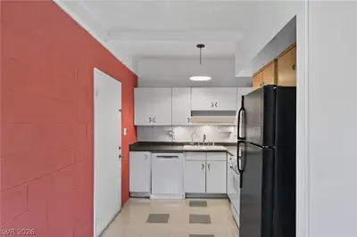 1305 Phillips Avenue 1307 Kitchen