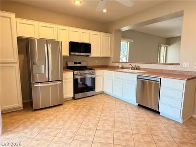 2523 Romanza Road Kitchen