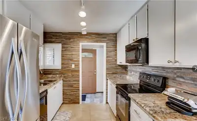 4181 Royalhill Avenue Kitchen