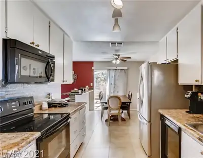 4181 Royalhill Avenue Kitchen