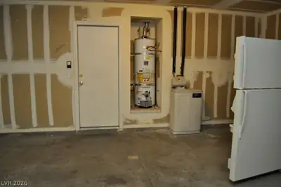 452 Groft Way Garage