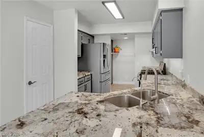 2820 Dawn Crossing Drive, Henderson, NV 89074 Kitchen