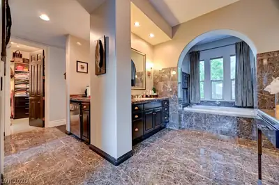 10212 Stone Briar Court, Las Vegas, NV 89144 Primary Bathroom