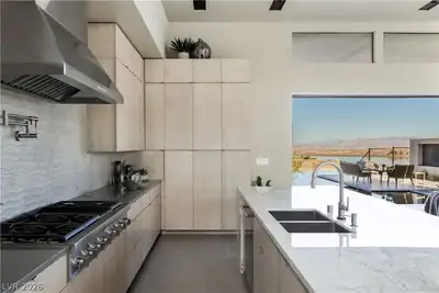 129 Still Shores Street, Henderson, NV 89011 Kitchen
