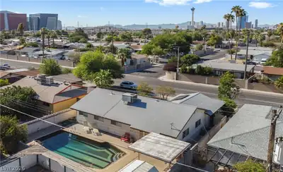 2004 West Mesquite Avenue Pool