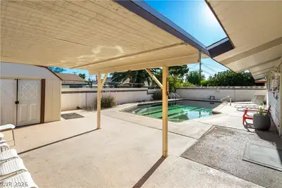 2004 West Mesquite Avenue Patio