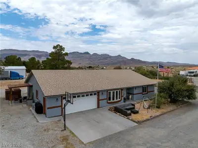 371 West Nopah Vista Avenue 