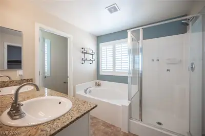 1069 Water Cove Street, Henderson, NV 89011 Primary Bathroom