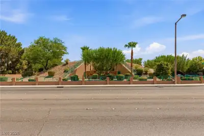 6131 Grand Teton Drive Las Vegas, NV 89131
