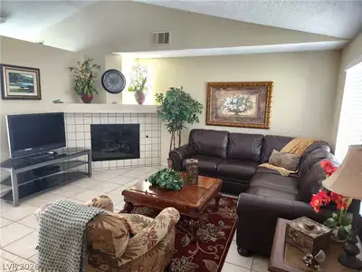 3332 Canyon Lake Drive Living Room