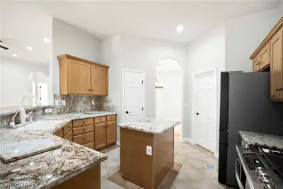 824 Sandsprings Street, Henderson, NV 89011 Kitchen