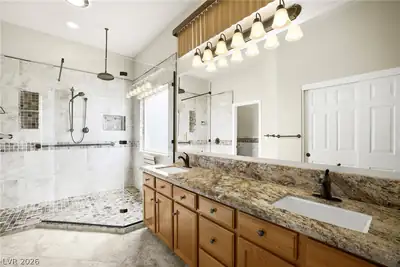 824 Sandsprings Street, Henderson, NV 89011 Primary Bathroom