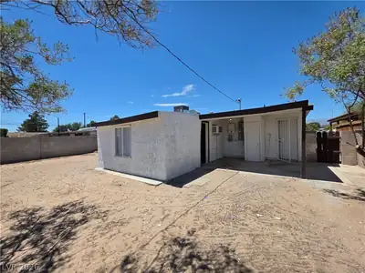 910 Magnolia Avenue, Las Vegas, NV 89108 Back of Structure