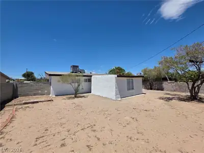 910 Magnolia Avenue, Las Vegas, NV 89108 Yard