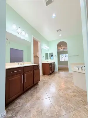 8129 Cape Flattery Avenue, Las Vegas, NV 89147 Primary Bathroom