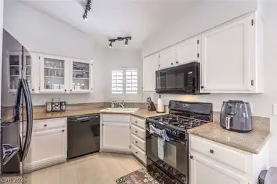 9532 Sunken Reef Circle Kitchen