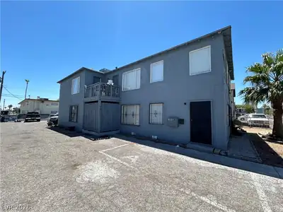 1711 Santa Paula Drive A Front of Structure