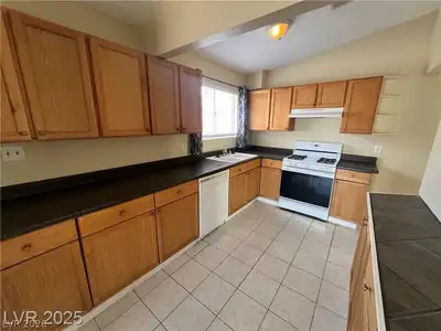 6430 Alomar Avenue Kitchen
