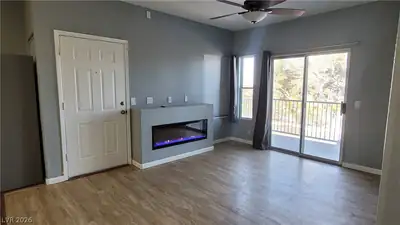 2201 Ramsgate Drive 923 Living Room