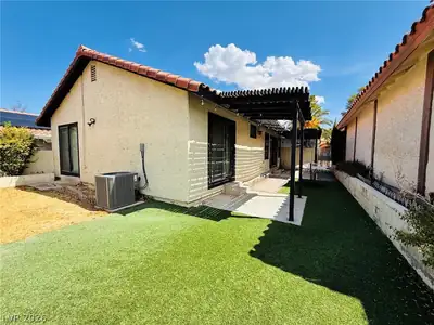 8404 Mulcahy Avenue, Las Vegas, NV 89145 Yard