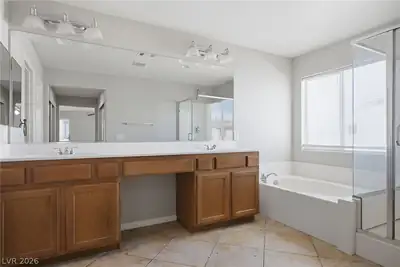6505 Setting Moon Street, North Las Vegas, NV 89084 Primary Bathroom