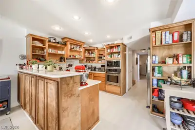 2951 Pinehurst Drive, Las Vegas, NV 89109 Kitchen