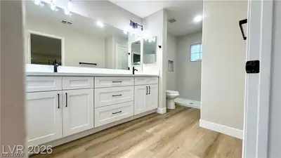 4595 Barnes Court, Las Vegas, NV 89147 Primary Bathroom